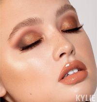 Kylie Cosmetics (@kyliecosmetics) • Instagram photos and videos