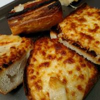 Stef's Super Cheesy Garlic Bread