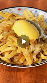 Carolina Gelen on Instagram: "MY GO-TO EASY DINNER for when the thought of dinner is too overwhelming — buttery cabbage noodles from Pass the Plate, out Sept 24!!!

Preorder link in bio!!!

#easyrecipes #easymeals #easydinner #dinner #dinnerideas #vegetarian"