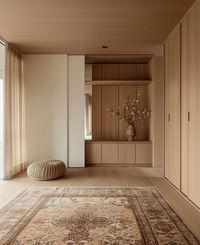 Japanese Hallway Harmony is about balancing aesthetics and practicality. Envision an entryway that effortlessly meets all your needs. Harmonious designs on our blog.