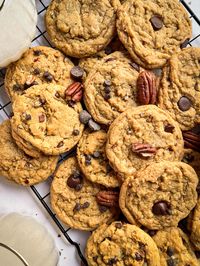 Chewy Pumpkin Chocolate Chip Cookies