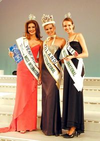 2001 Miss International: 1st Runner-up Aura Consuelo Zambrano Alejos of Venezuela; Miss International 2001 Małgorzata Rożniecka of Poland & 2nd Runner-up Tatiana Pavlova of Russia.