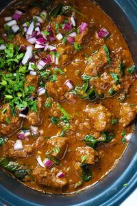 This Slow Cooker Beef Curry is a simple, prepare ahead midweek meal. A tasty 'fakeaway' curry, the slow cooked beef pieces are cooked in a tomato sauce. This crock pot beef stew style curry is also easily adaptable to the Slimming World or Weight Watchers plan as it's light, healthy and low fat. #crockpotrecipe #slowcookerrecipe #beefcurry #curryrecipe #tamingtwins