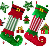 Calcetines para regalos de Navidad, Medias de Elfo Navideño, ideas Navideñas, Christmas Spirit Inspo, Cute Elf Stockings, last minute Christmas ideas, Christmas for kids, Navidad familiar, decoración Invierno