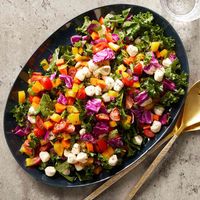 This chopped salad has all the flavors of caprese salad, plus even more healthy veggies. Learn how to make this salad for your next meal.