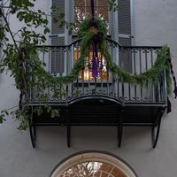 CharlestoNspired on Instagram: "Fa La La La La! . . . #charleston #charlestonsc #chs #christmas #christmastime #christmasdecor #lowcountry #deckthehalls #christmasincharleston #charlestonspired"