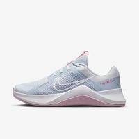 Tênis Nike MC Trainer 2 Feminino-O Nike MC Trainer 2 pode ajudar você a mudar do treinamento de circuito na sala de musculação para o gramado para condicionamento de contração rápida, sem problemas. É um poderoso calçado multiuso ...