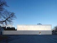 The new laboratory for the Institute of Hydro Sciences in Neubiberg, Munich, responds to its diverse environment with a clear and well-proportioned volumetric shape, a soothing horizontally structured façade and subtle materials.  The placid and clean-...