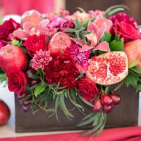 Fresh fruits and flowers as a centerpiece? Yes, please! We love how apples, grapes, and pomegranate were used for this arrangement. Very creative!