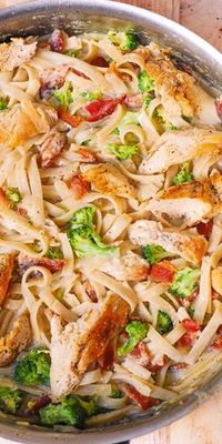 Fettuccine Alfredo with Chicken, Broccoli, and Bacon