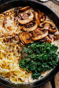 One-Pot Garlic Parmesan Pasta with Spinach and Mushrooms