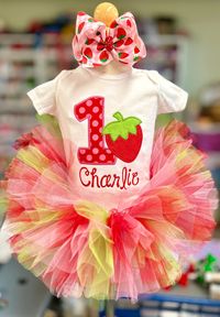 ♥First Birthday strawberry tutu outfit - A Berry Sweet Birthday - hair bow, personalized bodysuit, tutu set in beautiful pinks, red and greens. Go all out for her first birthday! Set includes: bodysuit with name (note name at checkout) tutu bow/headband