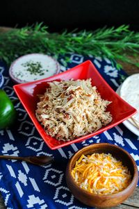 Easy Crockpot Chicken Tacos Recipe - Gastronomblog #chickens #crockpot #slowcooker #tacos