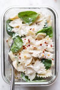 Chicken Spinach Pasta Salad Meal-Prep - #recipe by #eatwell101 - https://www.eatwell101.com/chicken-spinach-pasta-salad-meal-prep-recipe