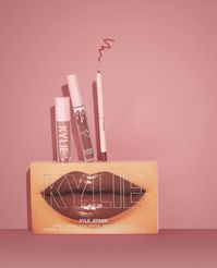 the perfect trio for matte and gloss lovers 💋 lovestruck lip trio lip set comes with a stunning warm chocolate nude matte lip kit and a sheer cream opal shimmer high gloss. 💘 shop this gorgeous set now on kyliecosmetics.com