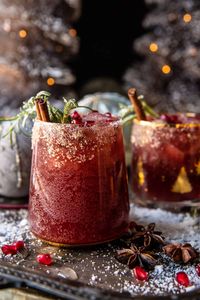 Whoville’s Spiced Up Christmas Margarita (with mocktail) | haldbakedharvest.com