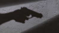 Eine Pistole in der Hand sorgt offenbar dafür, dass wir eher einer ganz bestimmten Sinnestäuschung erliegen. Psychologen sprechen auch vom »gun embodiment effect«.