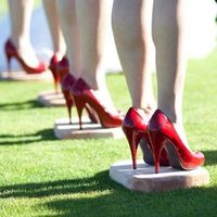 Great idea... give your bridesmaids cement blocks to stand on so they don’t sink into the grass. | 32 Totally Ingenious Ideas For An Outdoor Wedding