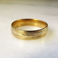 This is a vintage mens 10K yellow gold etched wedding band ring.  It is 5.9mm wide and sized at a 13.  Total weight of the ring is 5.5 grams.  Band is hallmarked and marked 10K.  This is a vintage, previously owned ring.  Therefore, light wear can be expected.  There is no visible damage.