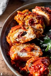 These chicken rolls are made of melty mozzarella, pepperoni… there’s even a crispy crust! You’ve never had chicken like this before. #chickenrolls #lowcarbchickenrolls