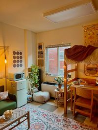 a freshman dorm room (patton hall) at belmont university from last fall! lofted bed and cozy vibes. lots of little lights (never use the big light!!!!) rug from ruggable which is super nice to wash :)