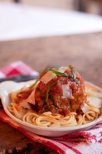 Jumbo Meatballs and Spaghetti from @NevrEnoughThyme http://www.lanascooking.com/2015/08/20/jumbo-meatballs-and-spaghetti/