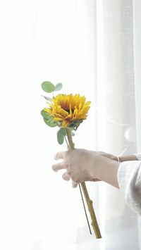 sunflower bouquet wrapping tutorial. Small size bouquet design idea.