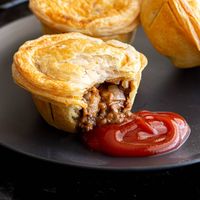 Move over bakeries, Australian Beef Party Pies are the simple homemade answers to crunchy bliss.