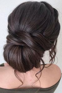 30 Prettiest Bohemian Wedding Hairstyles ❤ bohemian wedding hairstyles low swept chignon with loose curls pearly.hairstylist #weddingforward #wedding #bride #weddinghairstyles #bohemianweddinghairstyles