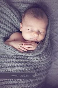 Wer hätte es gedacht? Mein Blogbeitrag zum Thema Babyshooting selber machen ist einer der beliebtesten Artikel hier auf dreieckchen.de. Die einfachen Tipps für wunderschöne Indoor-Bilder nach der Geburt schreien nach einer Erweiterung. Da kribbelt es in meinen Händen dieses Babyshooting Tutorial um ein paar Ideen für emotionale Erinnerungsfotos zu ergänzen. Gerne hätte ich eine solchemagst du weiterlesen?