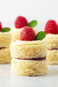 This easy, no-bake recipe is inspired by classic Victoria Sponge Cakes. The adorable 6-ingredient mini cakes are quick to assemble.