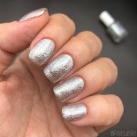 Making Spirits Bright - @essie Winter 2019 Let It Bow Collection. So in the bottle this color looks way darker than the white one, but…