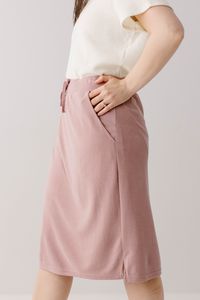 The 'Lauren' everyday skirt is just the right mix of casual and comfortable! Featuring a drawstring waist and pockets in a soft knit fabric - this midi skirt was made for grocery runs, mid-week play dates, cooking dinner, and playing with the kids. The Lauren is truly a piece you'll be reaching for every single day! 70% Viscose 30% Polyester Wash Cold Gentle Cycle Hang to Dry Low Iron if Needed ﻿NON-RETURNABLE FINAL SALE Model in Cream & Dusty Pink Height 5'2" | Wearing Size Medium (Skirt color