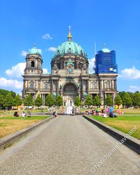 Simply a fantastic cathedral and fountain in central Berlin! Shame about the scaffolding through... don't you hate it when you travel for poles and building work? Don't miss 36 unique pictures of Germany's capital in the Nonchalant Navigator's travel journal! #aesthetic #citybreak #photography #traveljournal #traveldiary #capital #travel #travelblog #christianity #architecture