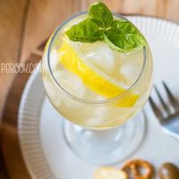 Bubbly, citrus-y and super refreshing, Limoncello Spritz is made using only 3 simple ingredients and glass. A must-try for any Limoncello lover!