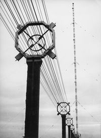 Radio station power line and antenna tower, Solt, 1982. From the Budapest Municipal Photography Company archive.