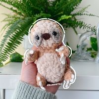 🌿 Baby Sloth 🦥
Guyyys just look how cute this little baby is!! 🥹🥹💗 Those tiny toes and fingers might’ve taken some extra time to make, but they turned out soooo worth it! And that little belly? SO squishable!!
The way he hugs my hand in that first picture is just the sweetest thing ever 💗 he’s the cutest palm-sized little baby 🤏🤍
This sweet little baby was a pattern test for @lloveloopsgb and they always make the sweetest patterns 🌿🤎
⋆
شوفوا هالكسلان الصغير الحلو، كأنه حضن صغير 🥹🦥🌿
للطلب او ا...