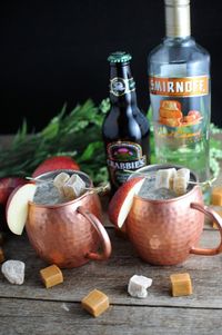 Caramel Apple Moscow Mule Recipe Caramel Vodka, ginger beer, lime, cider cocktail #moscow #cocktail #ginger #vodka