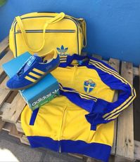 A wonderful Swedish combo with Stockholms to the forest - I'm led to believe that the bag and trackie top were only available in the Swedish market?? If you know any different drop me a line..