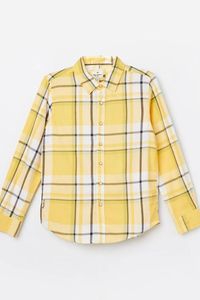 Elegant look with this yellow checks cotton shirt from PEPE. Nice features with cutaway collar, full sleeves, full buttoned placket and curve hem.