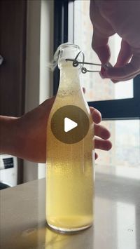 Johnny Kyunghwo Sheldrick on Instagram: "Jasmine lemon tea soda

Turning one of my favourite teas into sodas 🥤 

#soda #fermentation #probiotic #naturalsoda #jasminetea #lemonade #johnnykyunghwo"