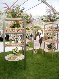 Crazy cool. Never would have thought of this... 3-tiered outdoor buffet stands holding pre-made cocktails and appetizer bites. Perhaps to use as the cocktail reception while awaiting the dining set-up.