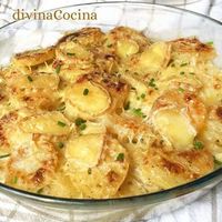 Este gratén de patatas al queso es nuestra versión de los gratenes clásicos de la cocina francesa. La receta es muy sencilla.