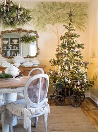 30+ Ways to Cozy Up Your Christmas Decor With Vintage and Antique Finds | HGTV