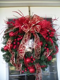 30. Red and Gold #Christmas Wreath - 52 Christmas #Wreaths to Welcome Your #Guests ... → DIY #Country