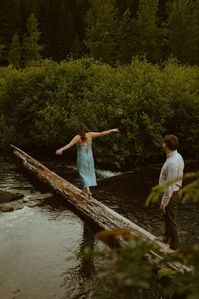 Playful Couple Photoshoot Poses | Adventure Couples Photos | PNW Photographer. Experience the earthy romance of the PNW with this adventurous hiking engagement photoshoot. Set against a backdrop of the forest's gloomy mystique. Discover engagement photos outfits pnw, adventurous engagement photos, moody engagement photos and dark and moody engagement photos. Book Jessika for a playful and fun engagement session at jessikachristinephoto.com.