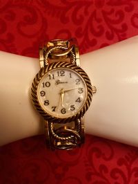 GENEVA Ladies Wristwatch Open Metalwork Band w Shell Dial Face - Needs Battery