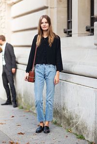 2. French Girl Chic: Ooh la la. Take a cue from Parisian style: sometimes simple says it best. Instead of over-styling an outfit, just pop on a classic silky blouse, some functional flats and leave it at that. (via Carolines Mode) Mom Jeans Are Back! 15 Ways to Style the Trend via Brit + Co