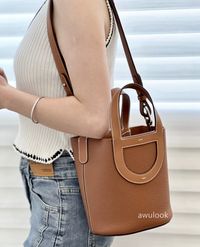 How to turn in the loop into a shoulder bag👇 https://www.awulook.com/products/customized-swift-leather-shoulder-bag-strap-crossbody-straps-for-in-the-loop-other-bags #awulookstrap #IntheLoopBagHacks #VersatileFashion #FashionistaLife #shoulderstrap #hermes #ootd