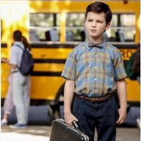 Iain Armitage apareceu pela primeira vez no papel do Jovem Sheldon Cooper na série "Young Sheldon", derivada do sucesso "Big Bang Theory".O primeiro episódio está previsto para ir ao ar no dia 25 de setem